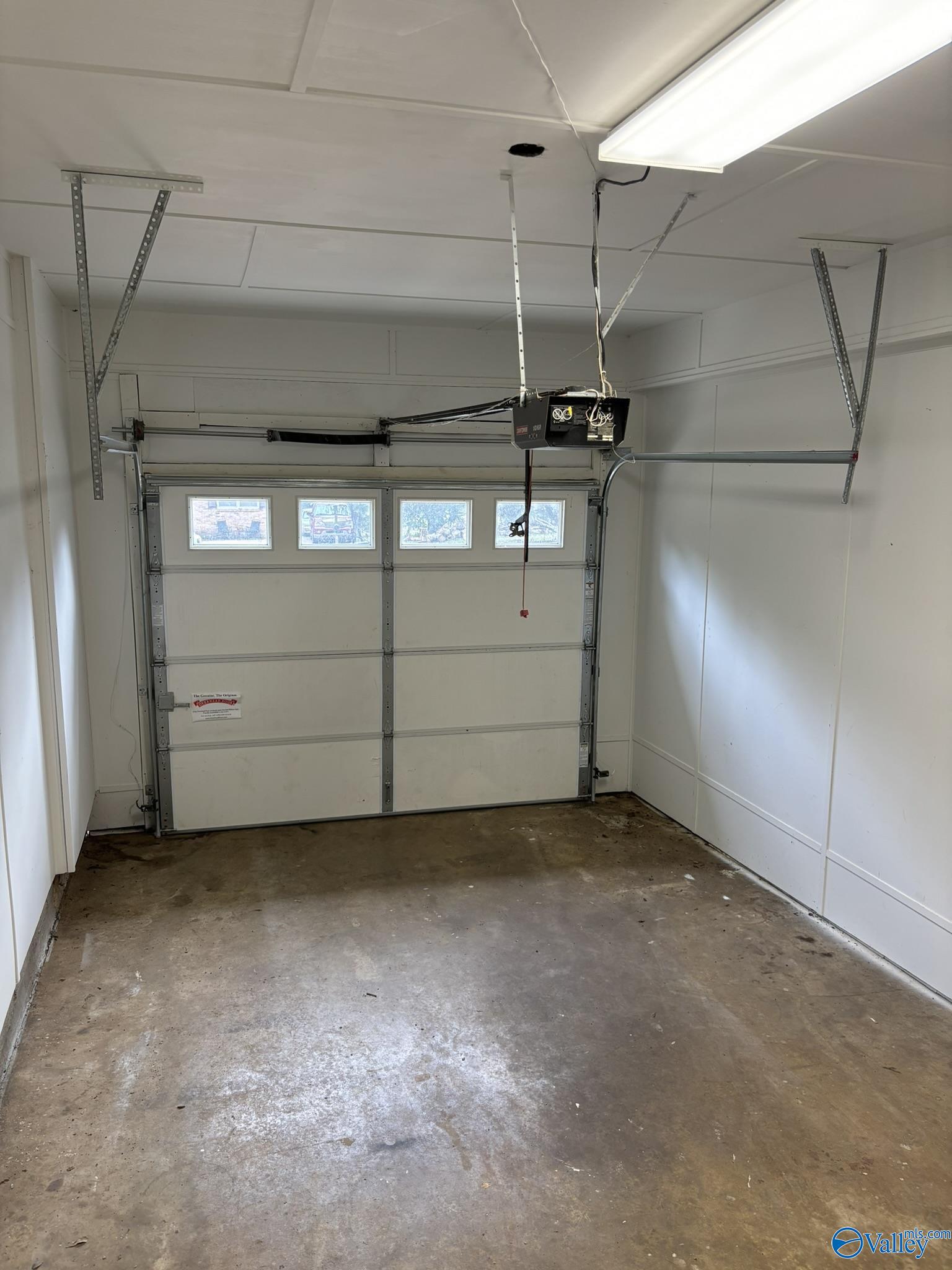 Huntsville, Alabama 35810, United States, 3 Bedrooms Bedrooms, ,2 BathroomsBathrooms,Residential,Active,89256