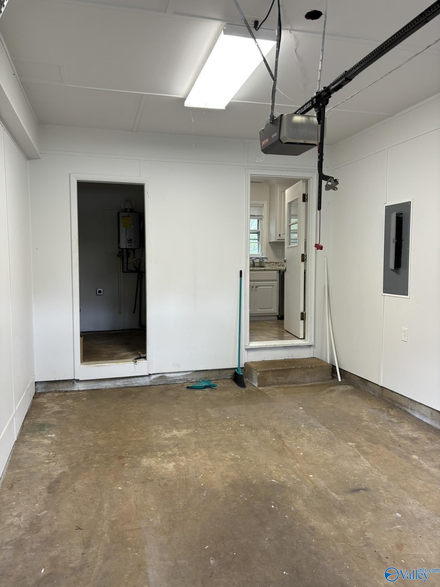 Huntsville, Alabama 35810, United States, 3 Bedrooms Bedrooms, ,2 BathroomsBathrooms,Residential,Active,89256