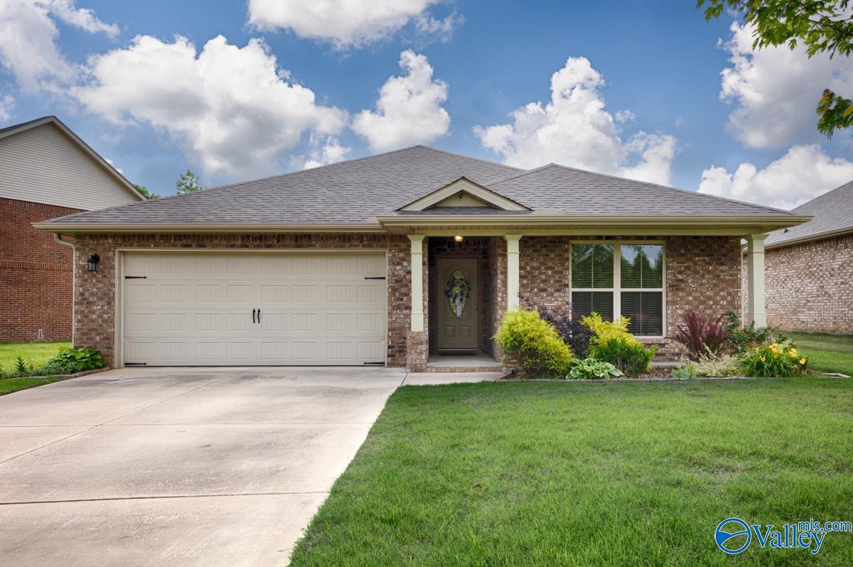 104 Summer Pointe Lane, Madison, Alabama image 1