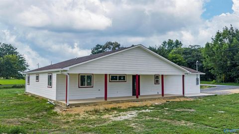Homes For Sale - 681 Barron Drive<br/> Fyffe, AL 35971