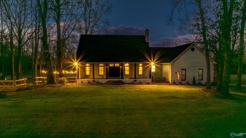 Photo of 301 Walnut Creek Road, Killen, AL 35645 (MLS # 21905716)