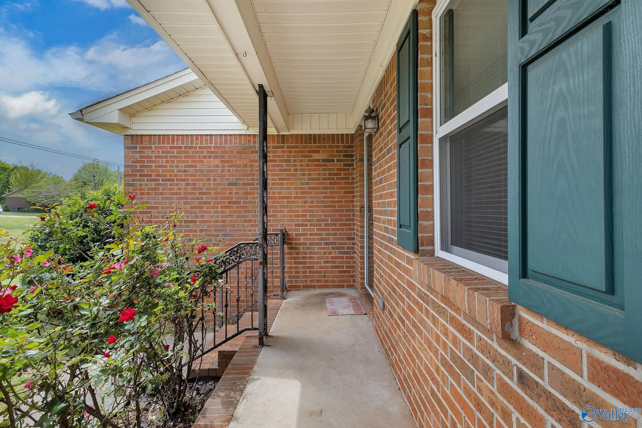 105 Allenwood Drive, Huntsville, Alabama image 2