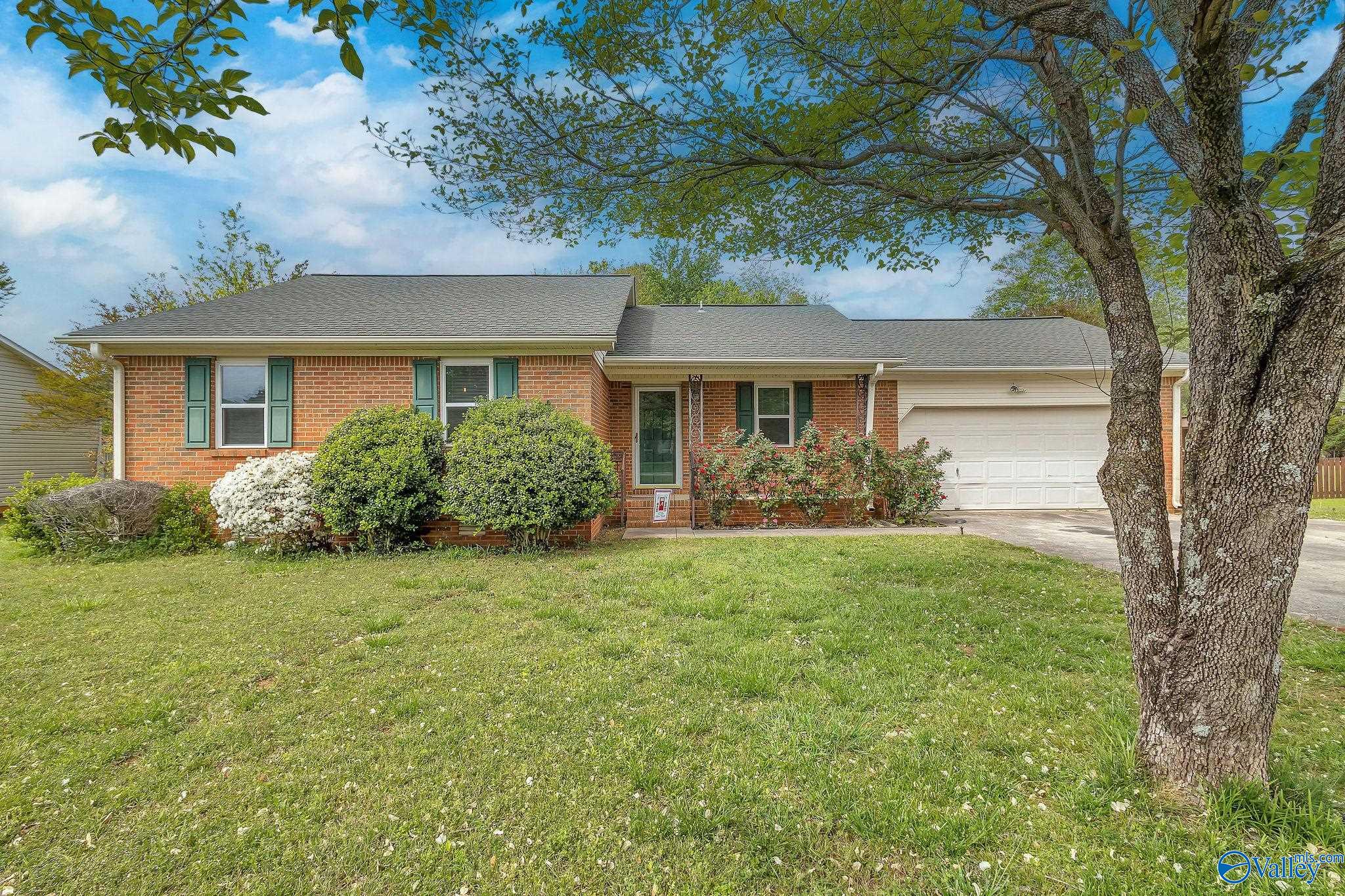 105 Allenwood Drive, Huntsville, Alabama image 1