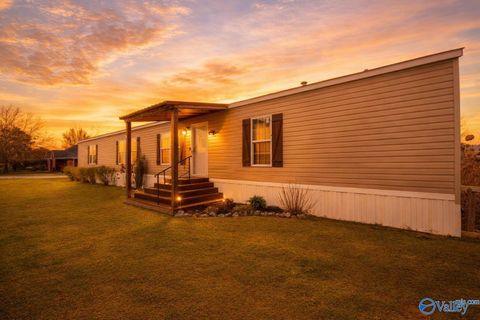 Mobile Home For Sale - 781 County Road 226<br/> Moulton, AL 35650