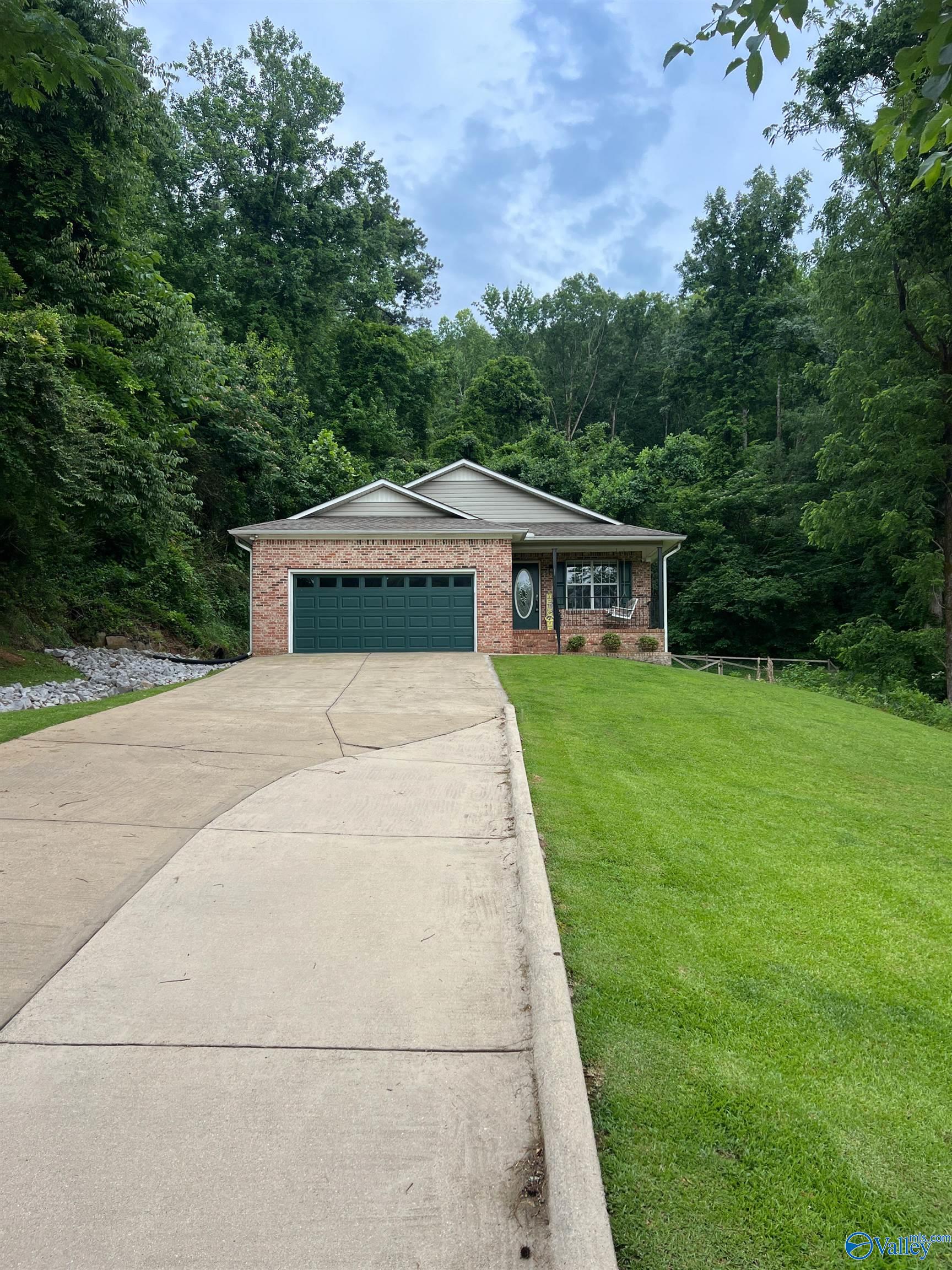 194 Hood Road, Rainbow City, Alabama image 1