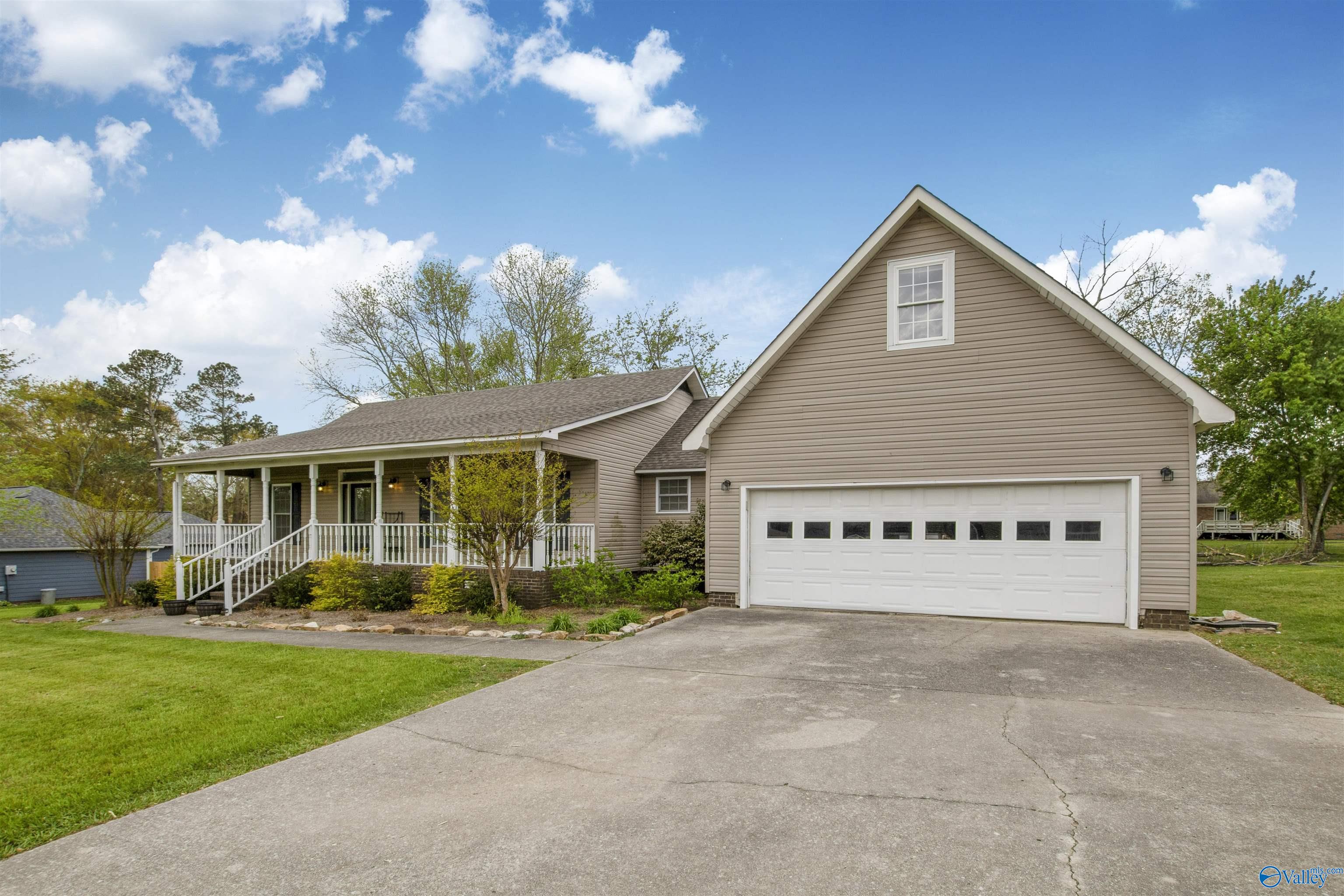 111 Meadowood Lane, Albertville, Alabama image 4
