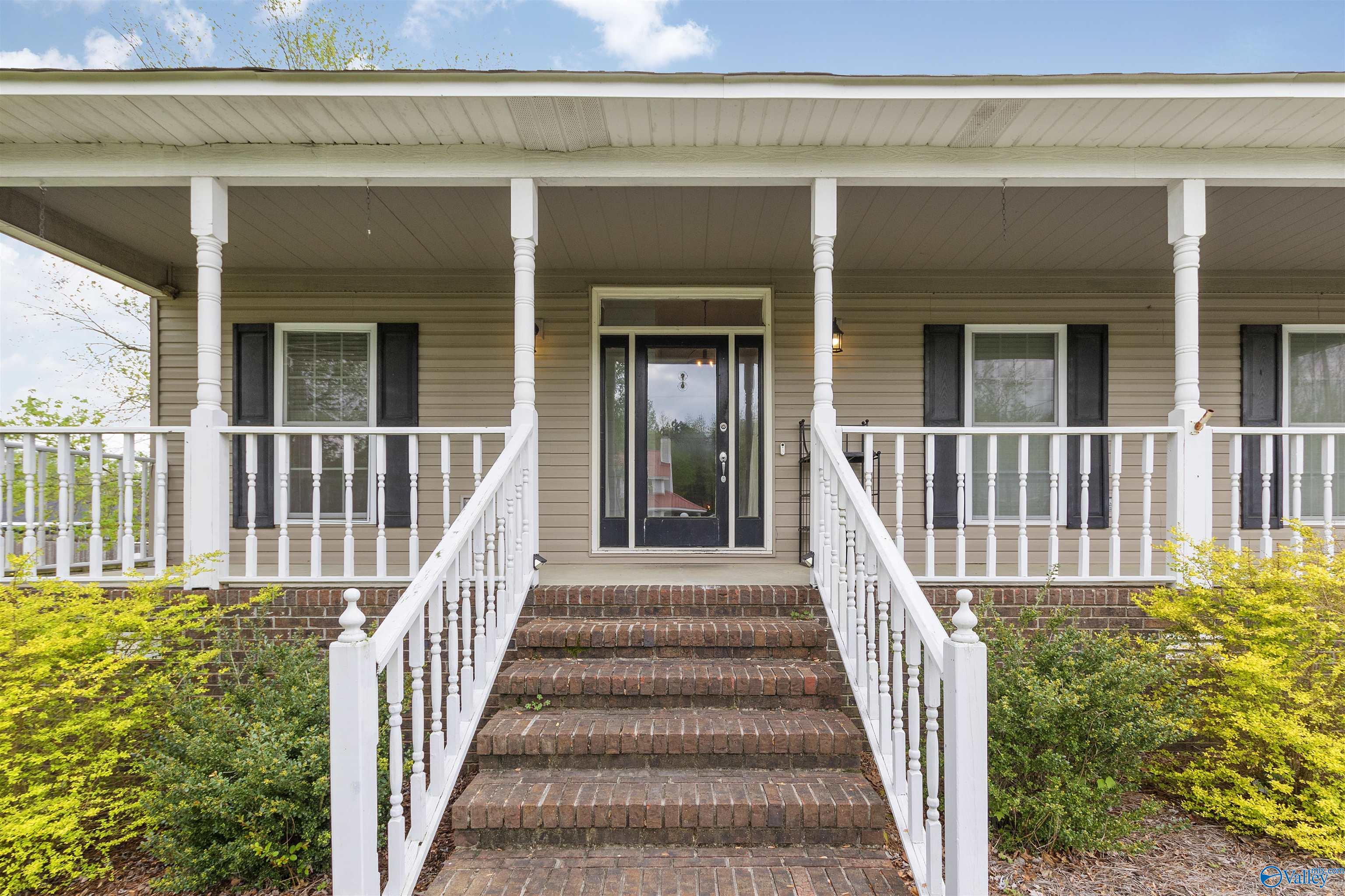 111 Meadowood Lane, Albertville, Alabama image 2