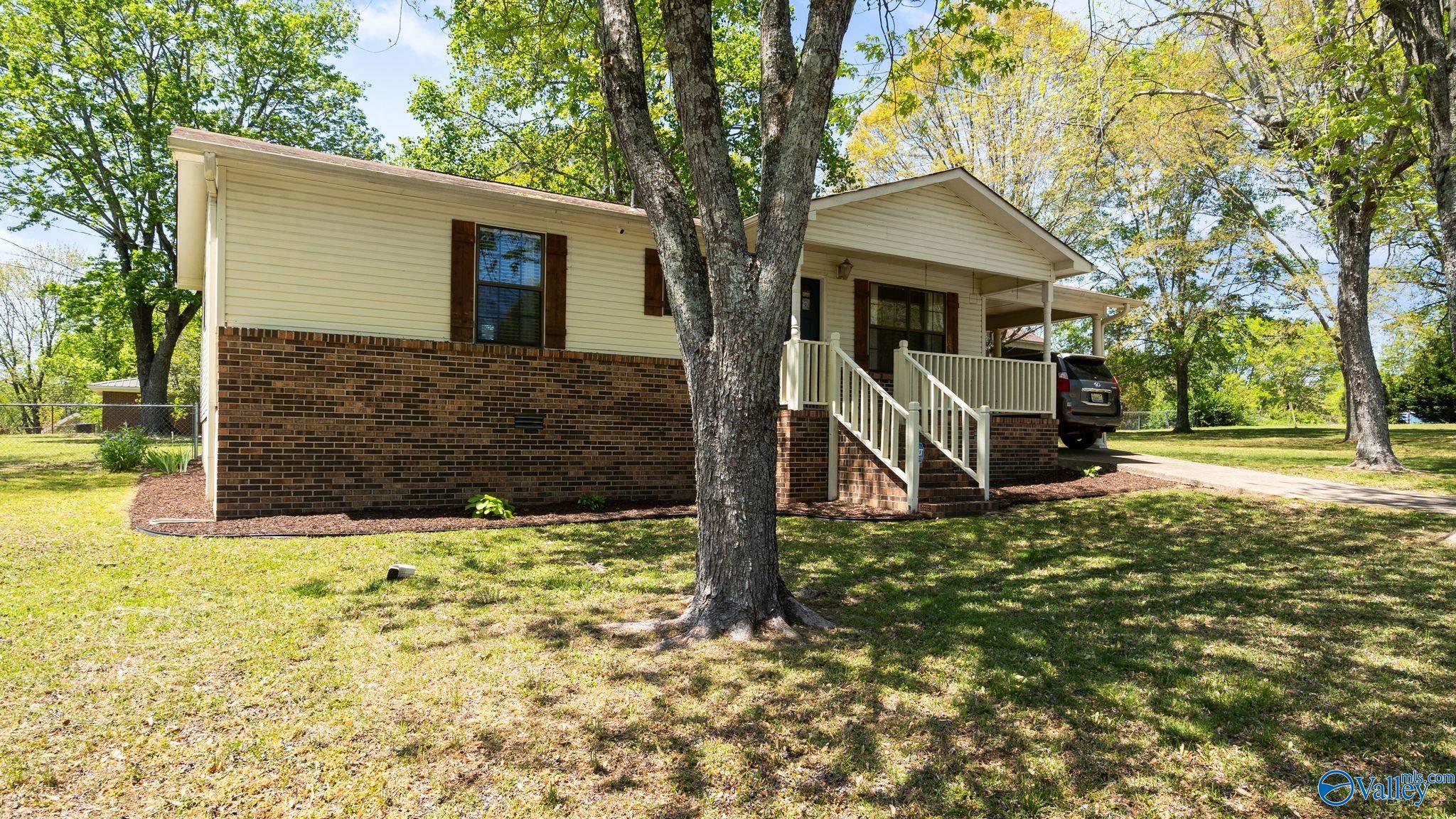 147 NW 10th Street, Arab, Alabama image 2
