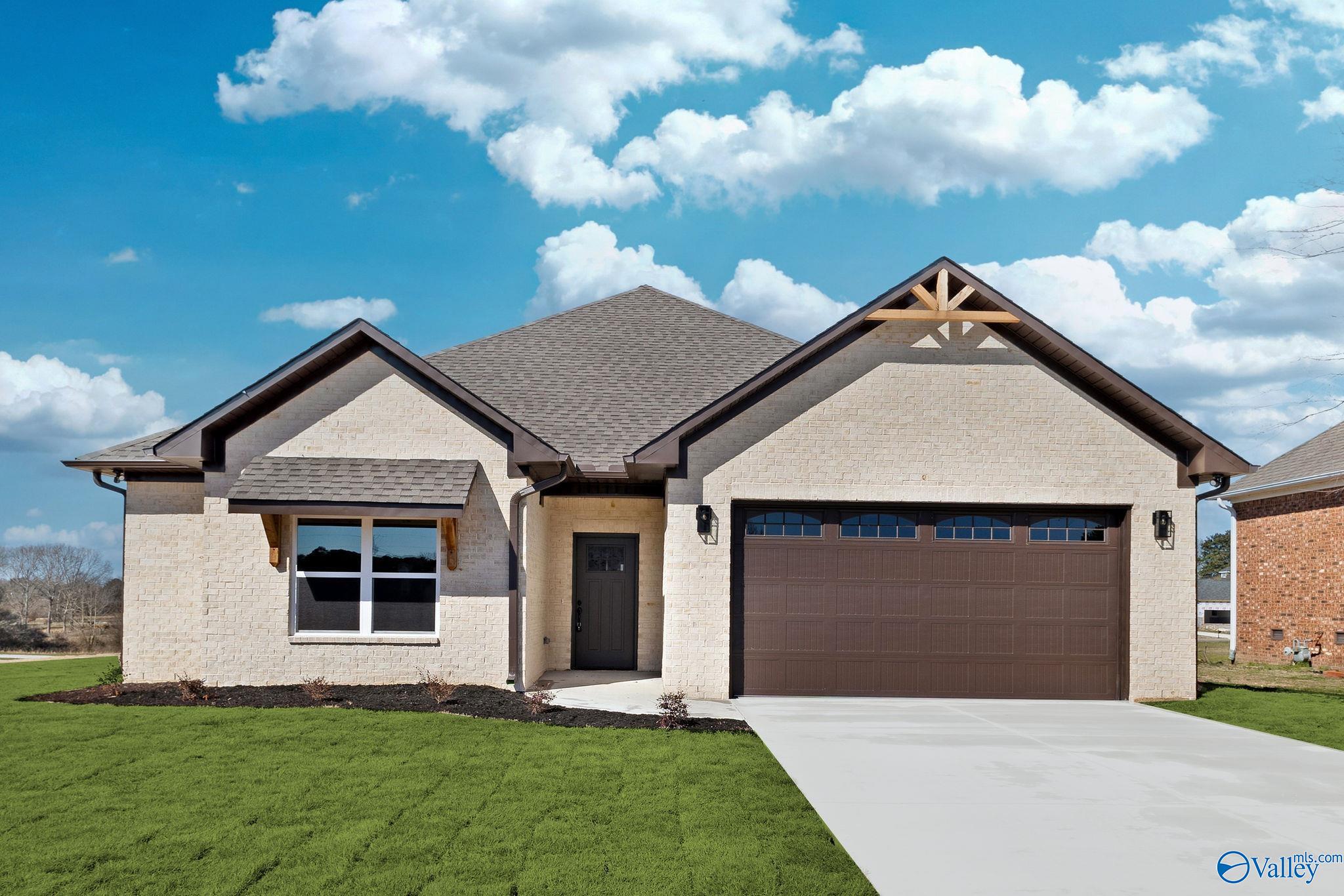 352 Krimson Circle, Albertville, Alabama image 1
