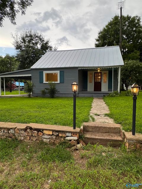 Homes For Sale - 121 College Street<br/> Lawrence County, Courtland, AL 35618