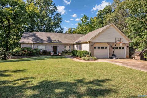 Homes For Sale - 178 Reynolds Drive<br/> Rogersville, AL 35652