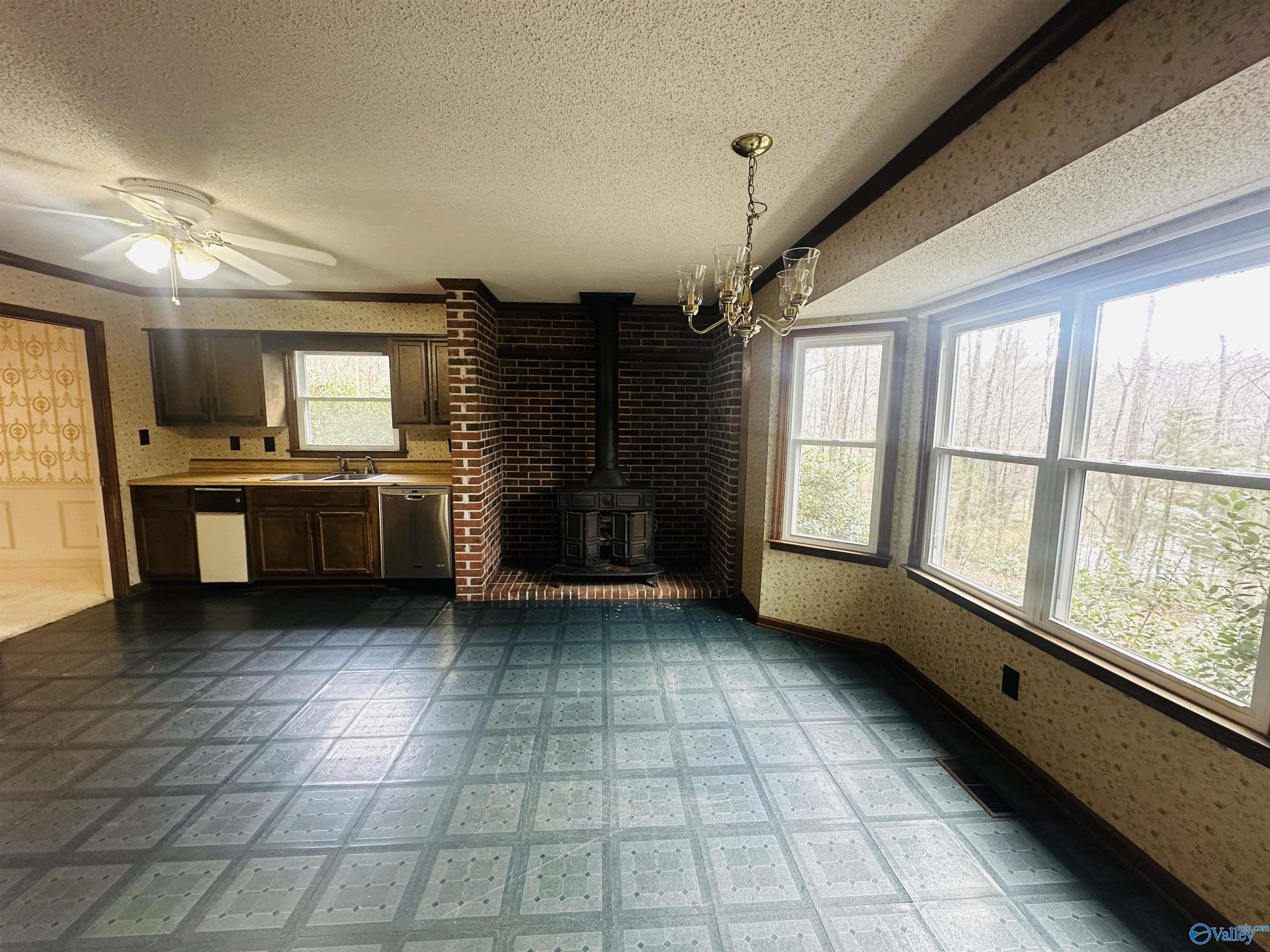 1975 Pine Lake Drive, Arab, Alabama image 4