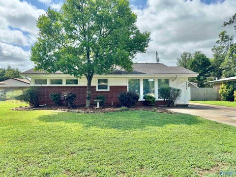 Homes For Sale - 2909 Azalea Road<br/> Huntsville, AL 35805