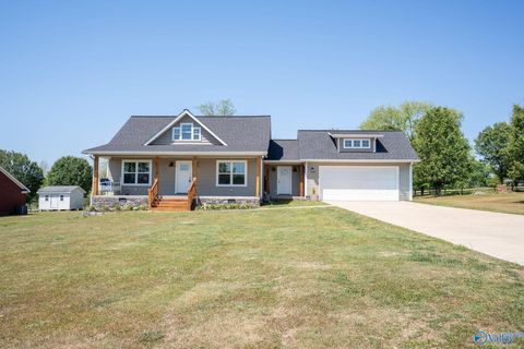 Homes For Sale - 58 Creekview Drive<br/> Rainsville, AL 35986