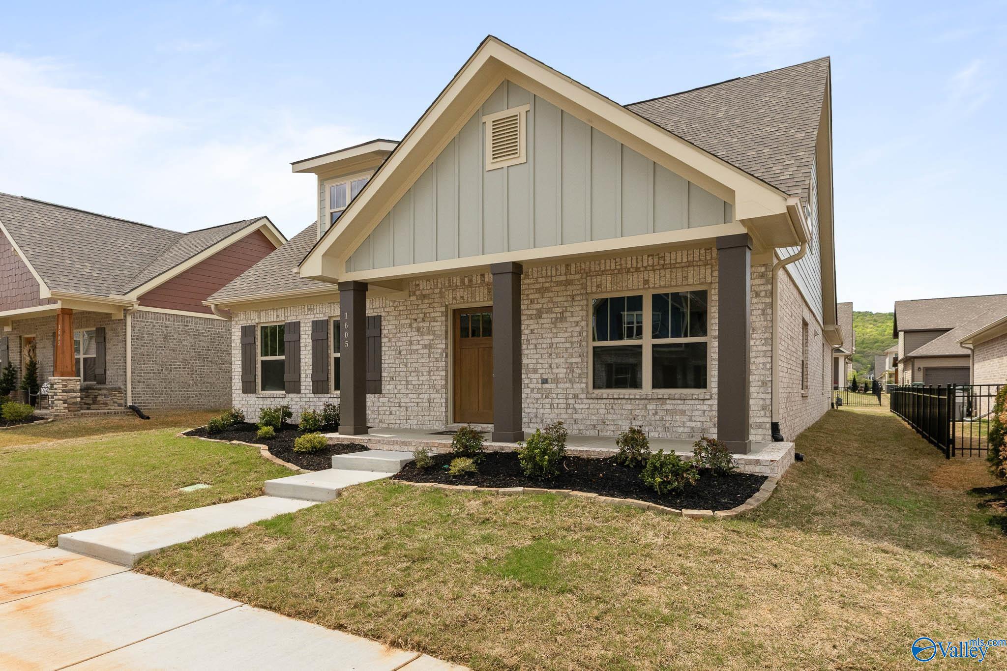 1605 Calistoga Circle NE