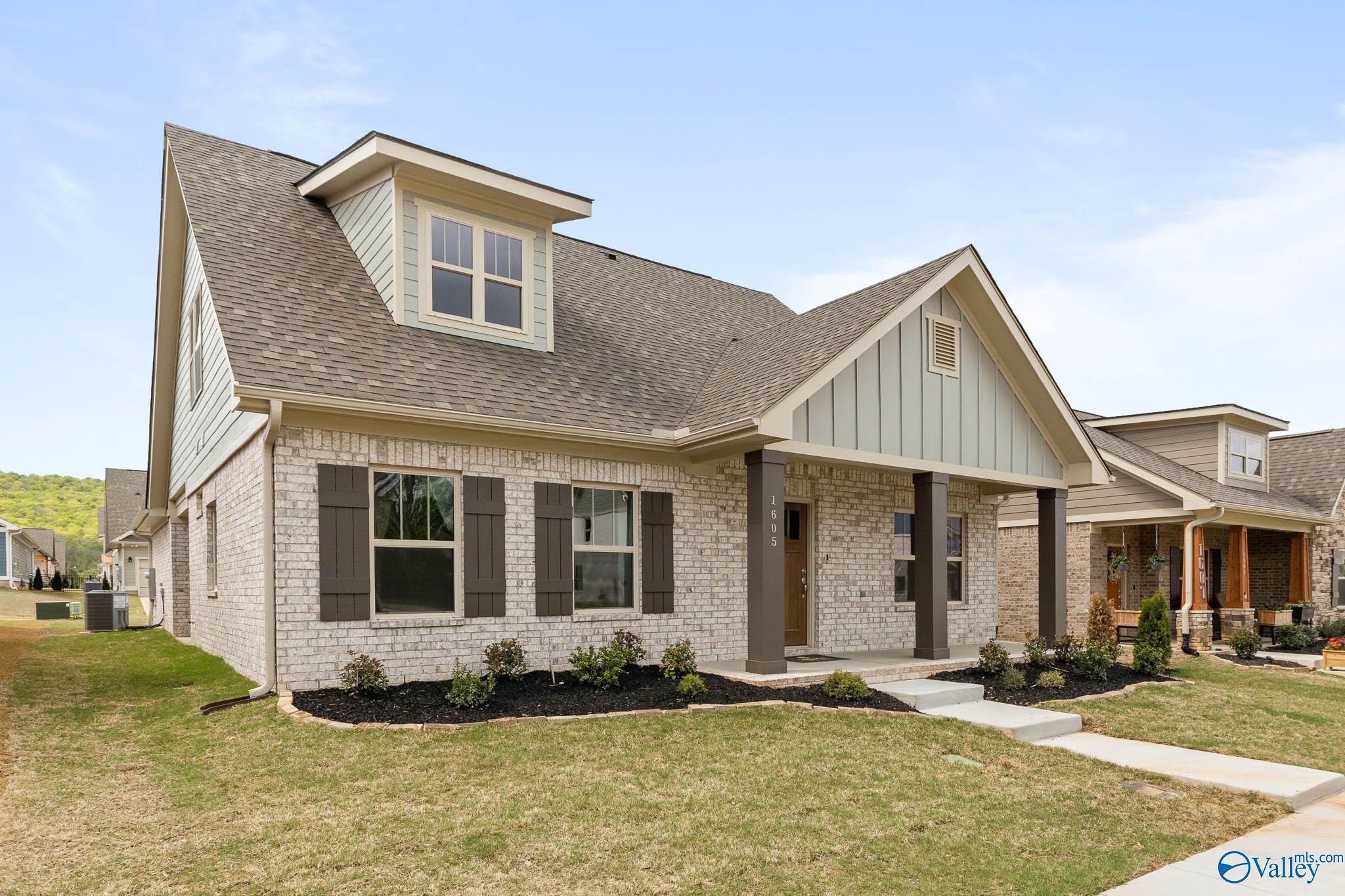 1605 Calistoga Circle NE