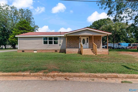 Homes For Sale - 811 Rosa Parks Street<br/> Lawrence County, Courtland, AL 35618