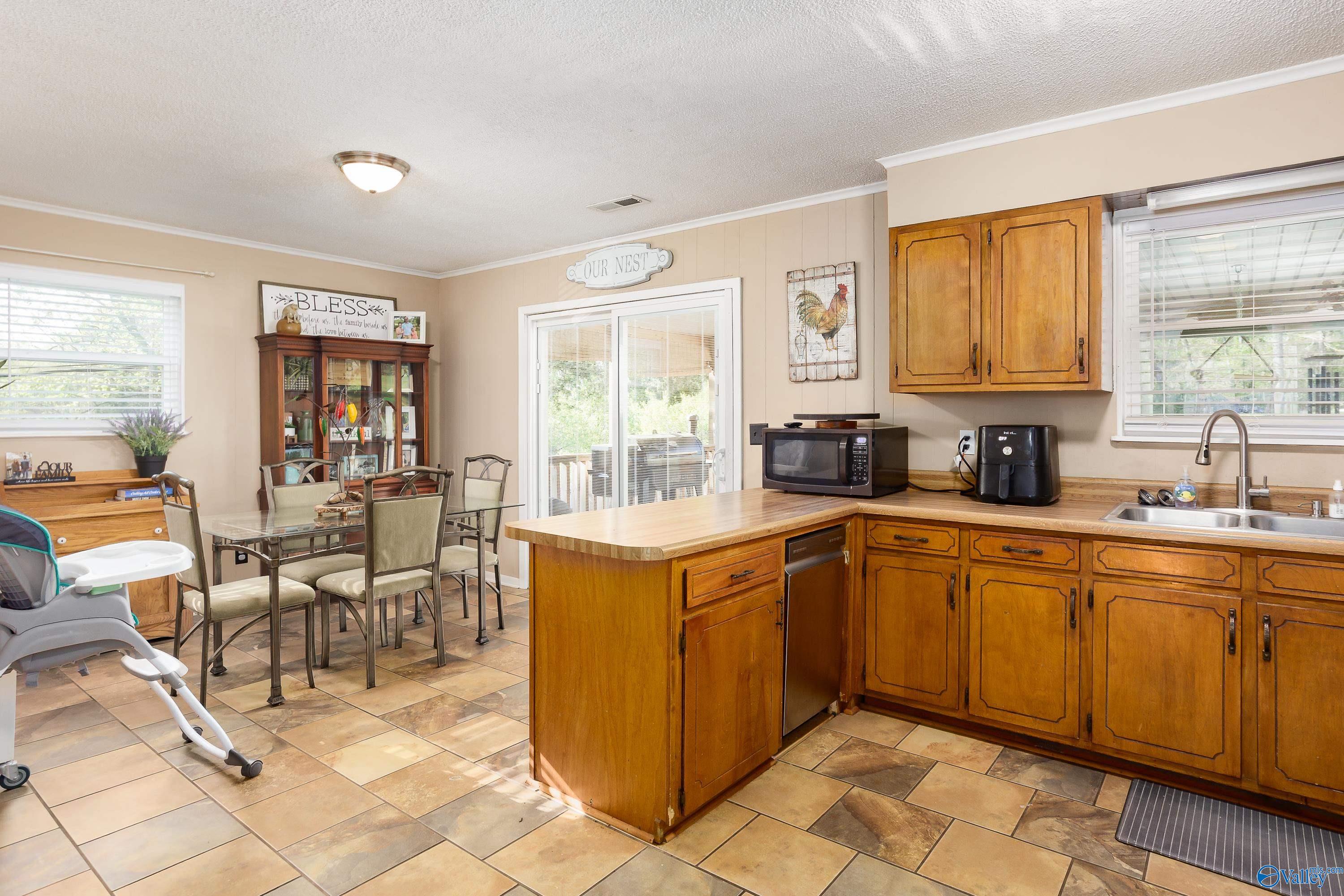 1011 Joan Lane, Killen, Alabama image 8