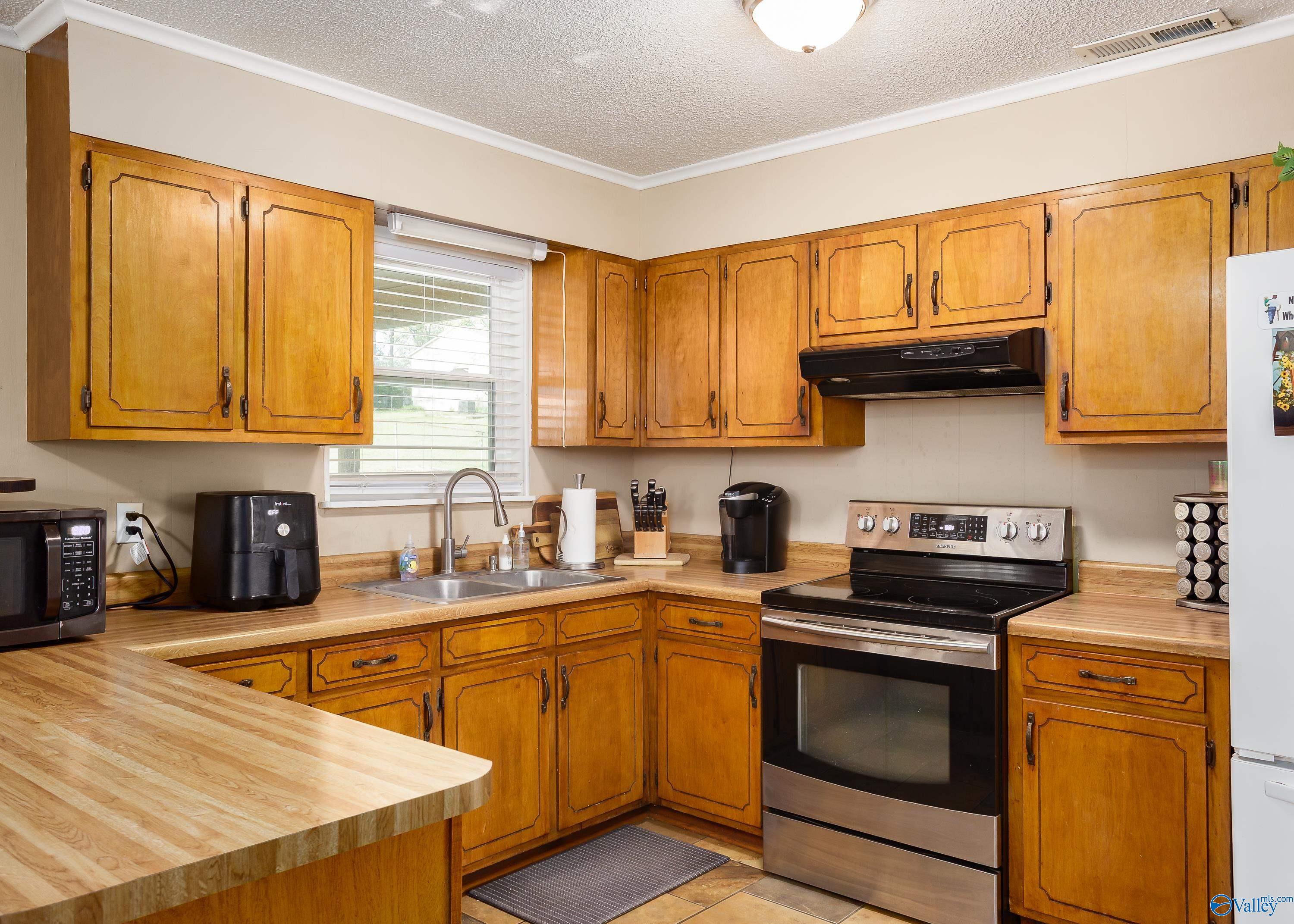 1011 Joan Lane, Killen, Alabama image 9