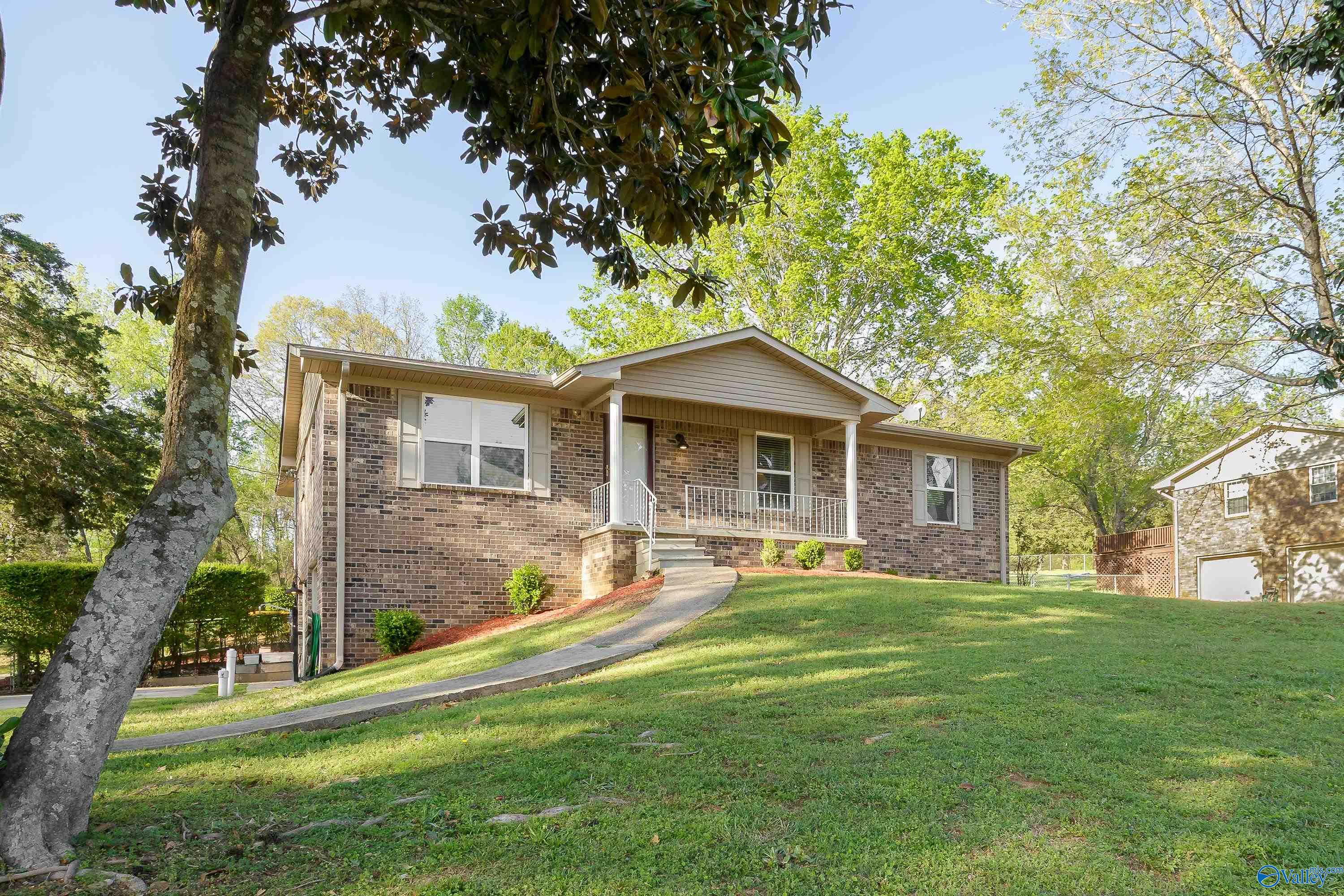1011 Joan Lane, Killen, Alabama image 2