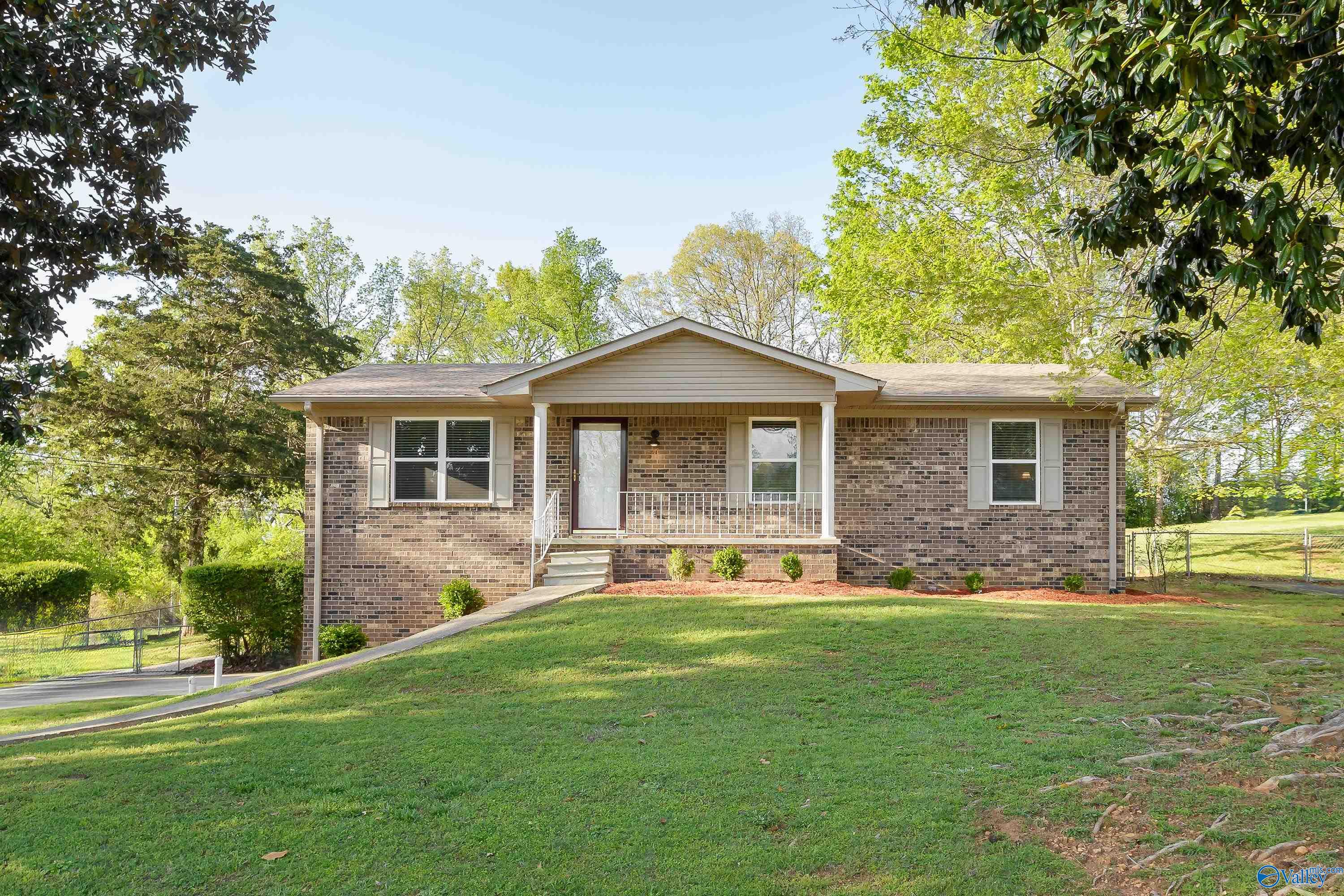 1011 Joan Lane, Killen, Alabama image 1