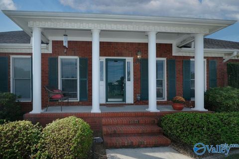 Homes For Sale - 2401 Thornmor Drive<br/> Huntsville, AL 35803