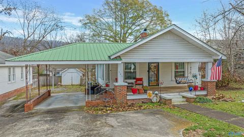 Photo of 605 NW Forest Avenue NW, Fort Payne, AL 35967 (MLS # 21905829)