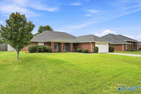 Homes For Sale - 4919 SE Montauk Trail<br/> Madison County, Owens Cross Roads, AL 35763