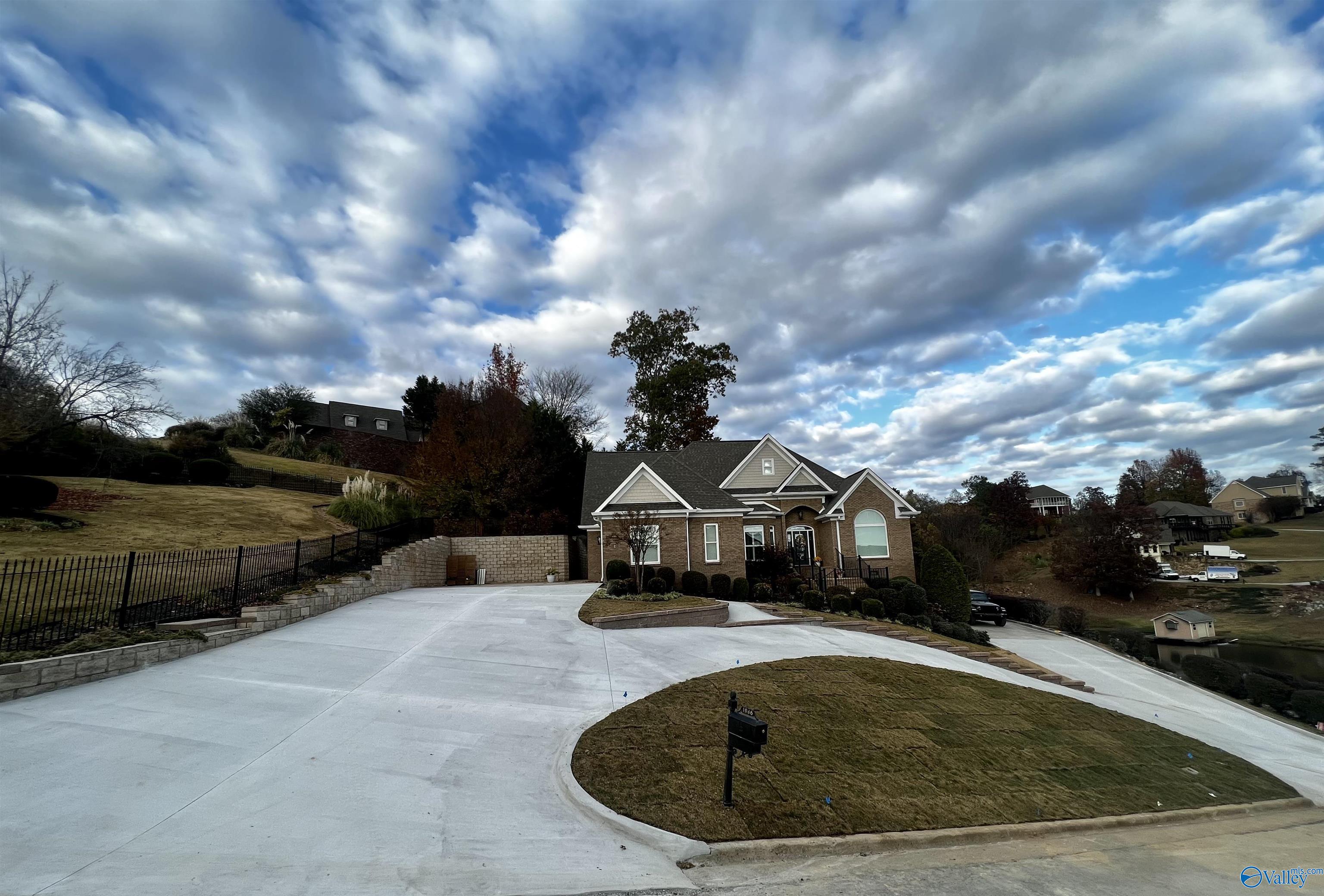 1086 Heritage Drive, Guntersville, Alabama image 2