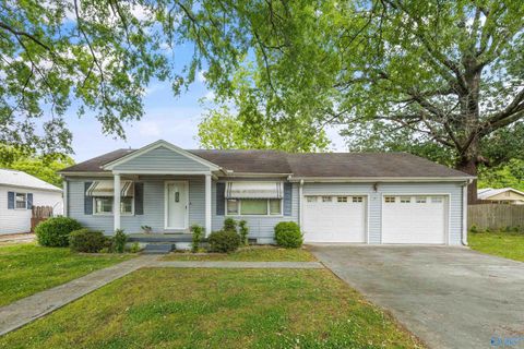 Photo of 1120 7th Avenue SE, Decatur, AL 35601 (MLS # 21917412)