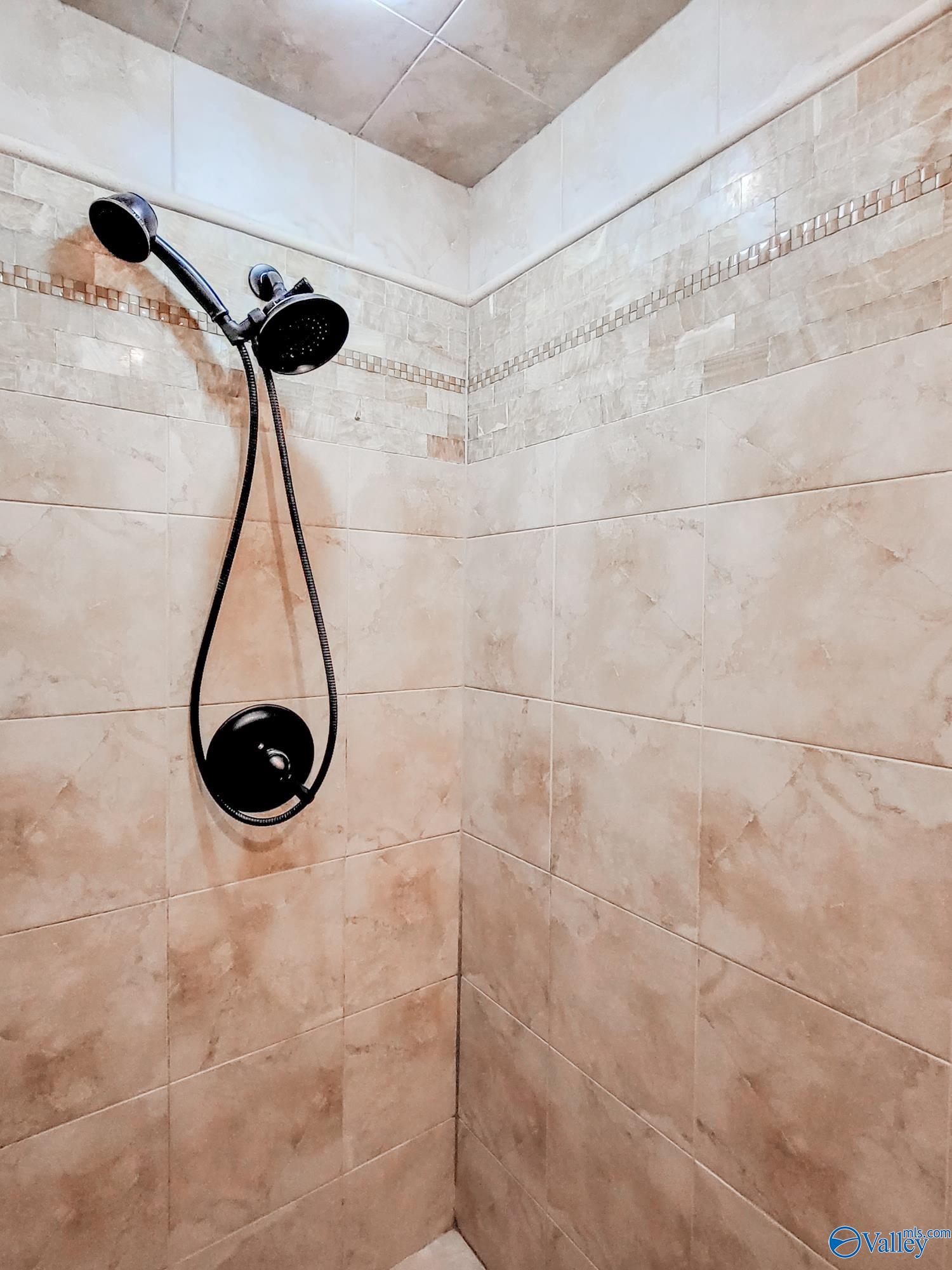 Huntsville, Alabama 35802, United States, 4 Bedrooms Bedrooms, ,4 BathroomsBathrooms,Residential,Active,67581