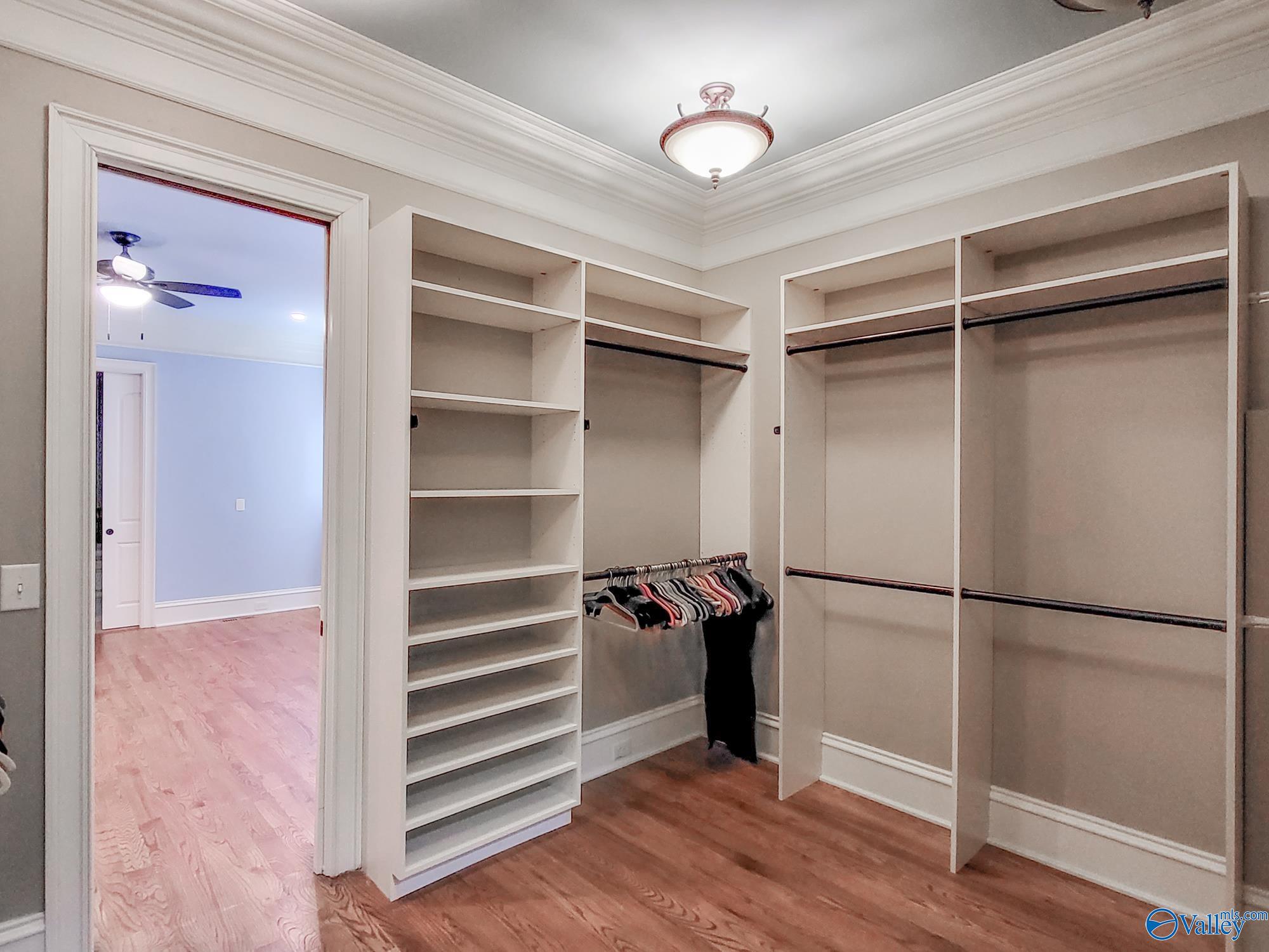 Huntsville, Alabama 35802, United States, 4 Bedrooms Bedrooms, ,4 BathroomsBathrooms,Residential,Active,67581