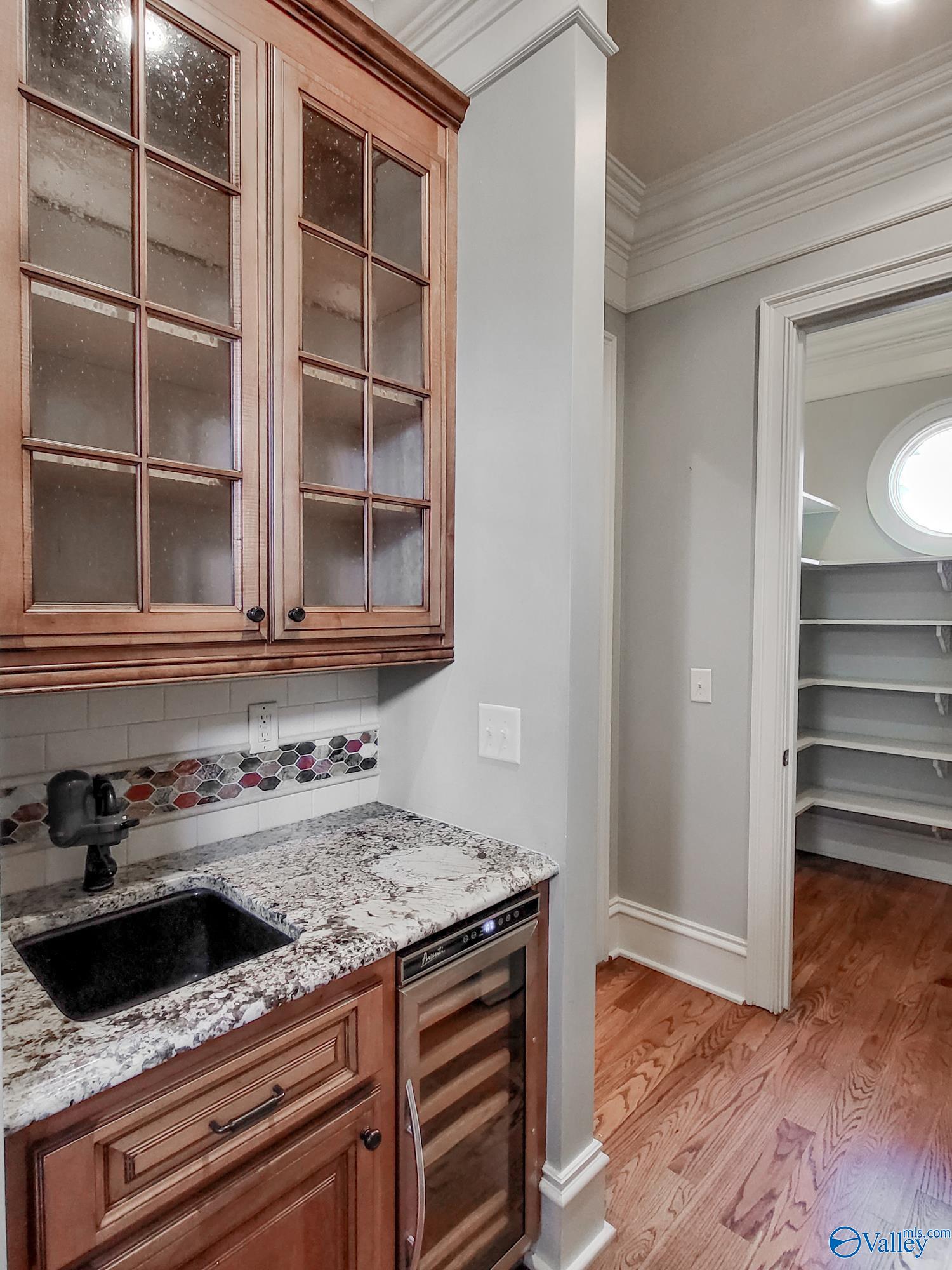 Huntsville, Alabama 35802, United States, 4 Bedrooms Bedrooms, ,4 BathroomsBathrooms,Residential,Active,67581