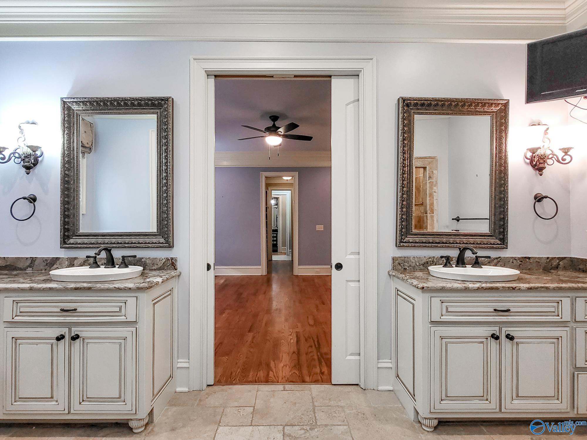 Huntsville, Alabama 35802, United States, 4 Bedrooms Bedrooms, ,4 BathroomsBathrooms,Residential,Active,67581