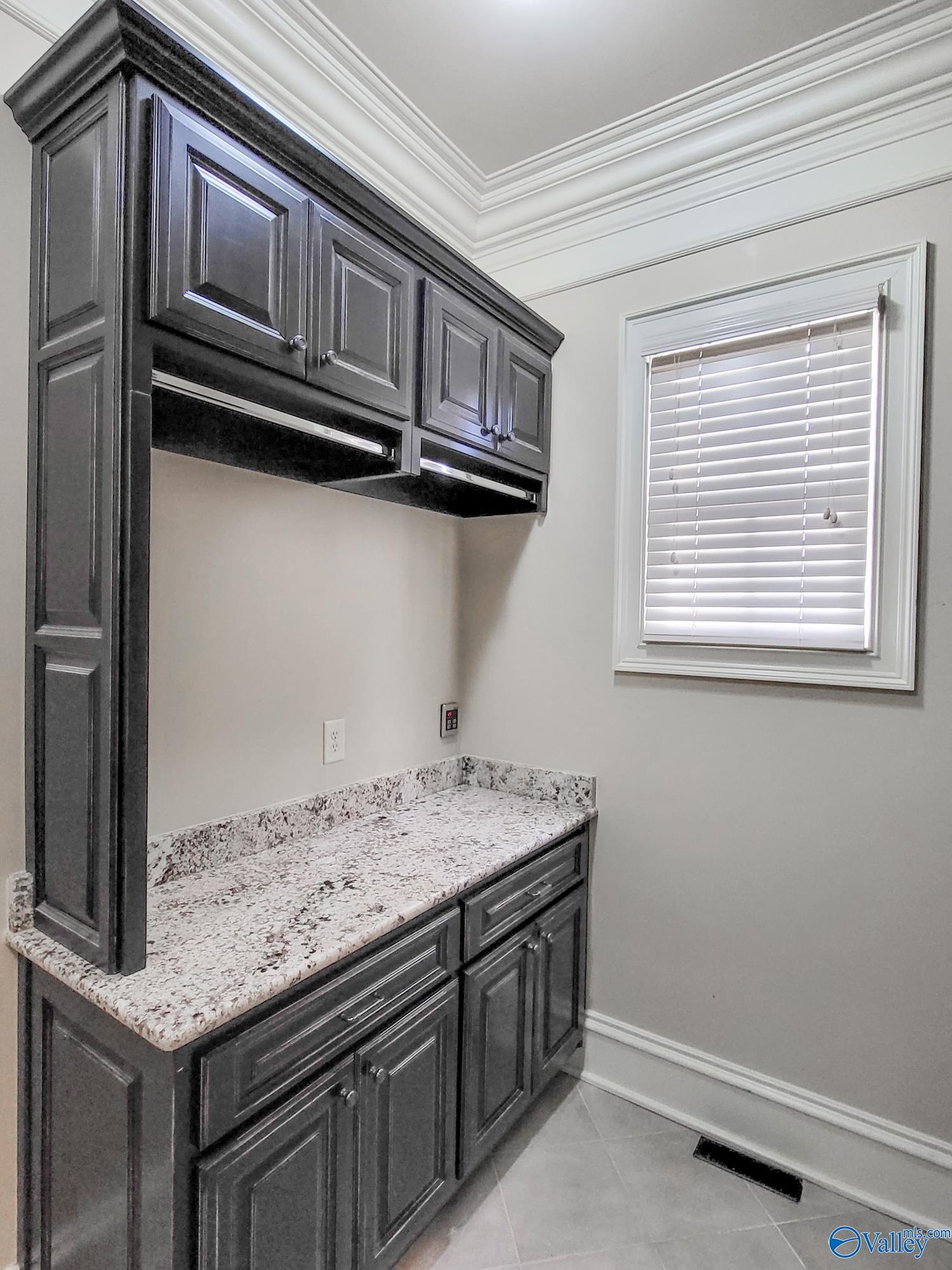 Huntsville, Alabama 35802, United States, 4 Bedrooms Bedrooms, ,4 BathroomsBathrooms,Residential,Active,67581