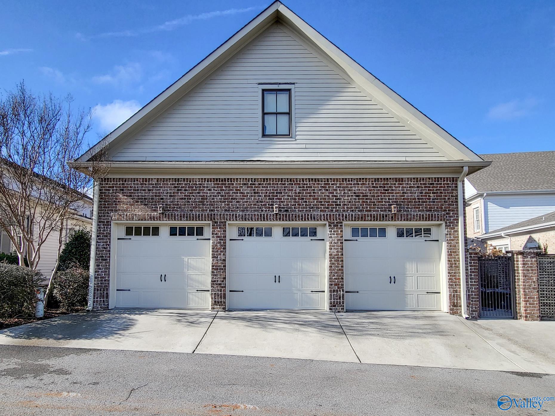 Huntsville, Alabama 35802, United States, 4 Bedrooms Bedrooms, ,4 BathroomsBathrooms,Residential,Active,67581