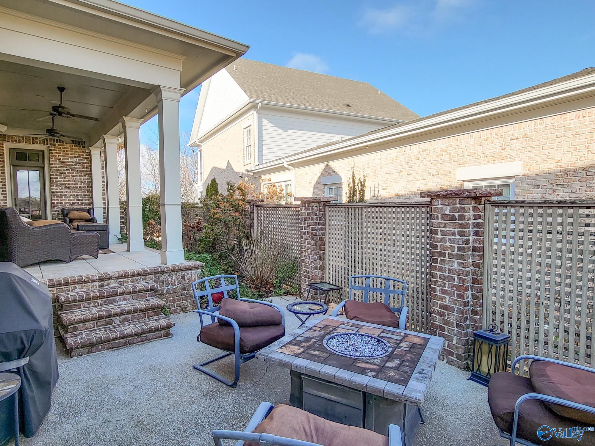 Huntsville, Alabama 35802, United States, 4 Bedrooms Bedrooms, ,4 BathroomsBathrooms,Residential,Active,67581