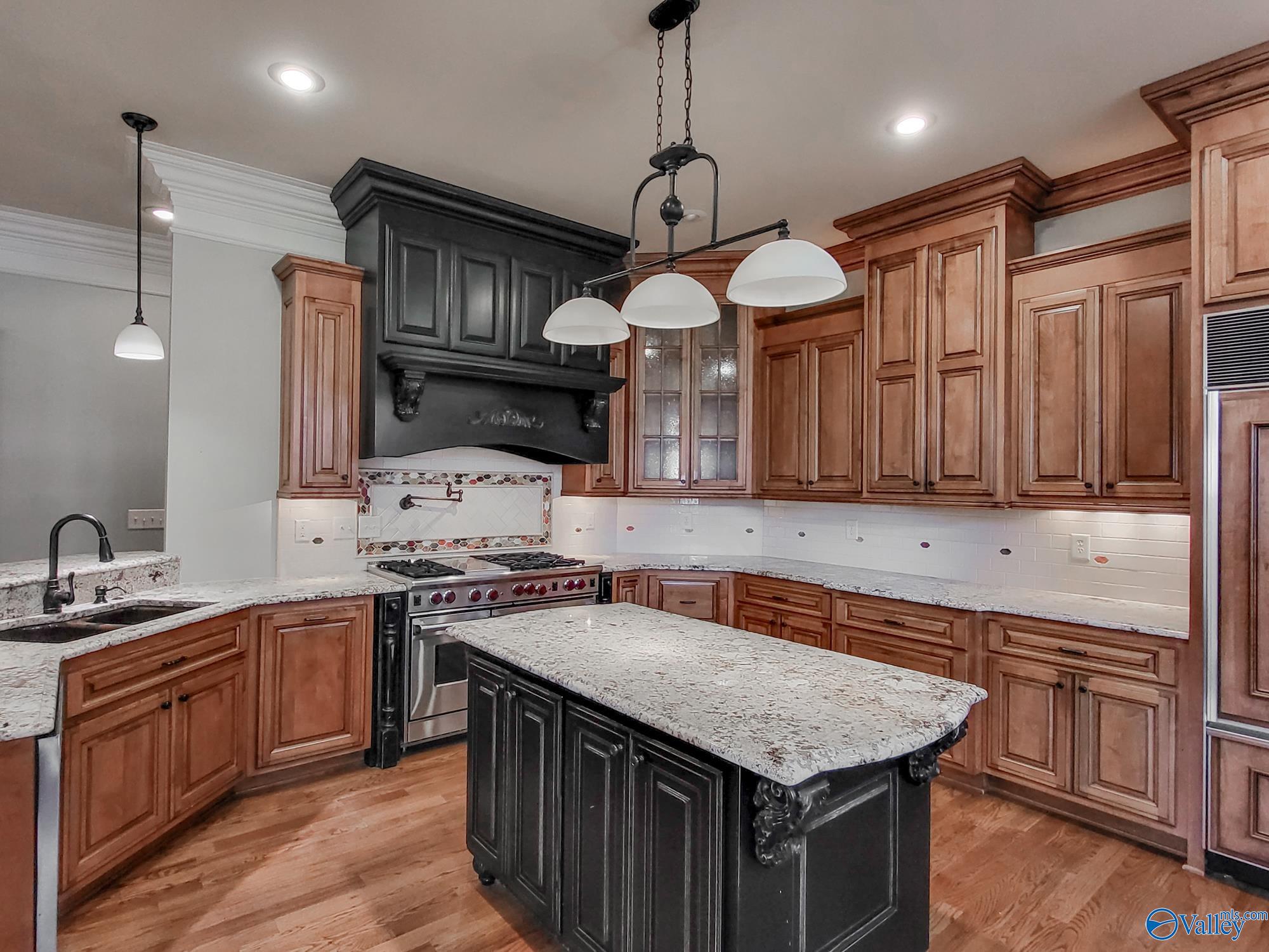 Huntsville, Alabama 35802, United States, 4 Bedrooms Bedrooms, ,4 BathroomsBathrooms,Residential,Active,67581