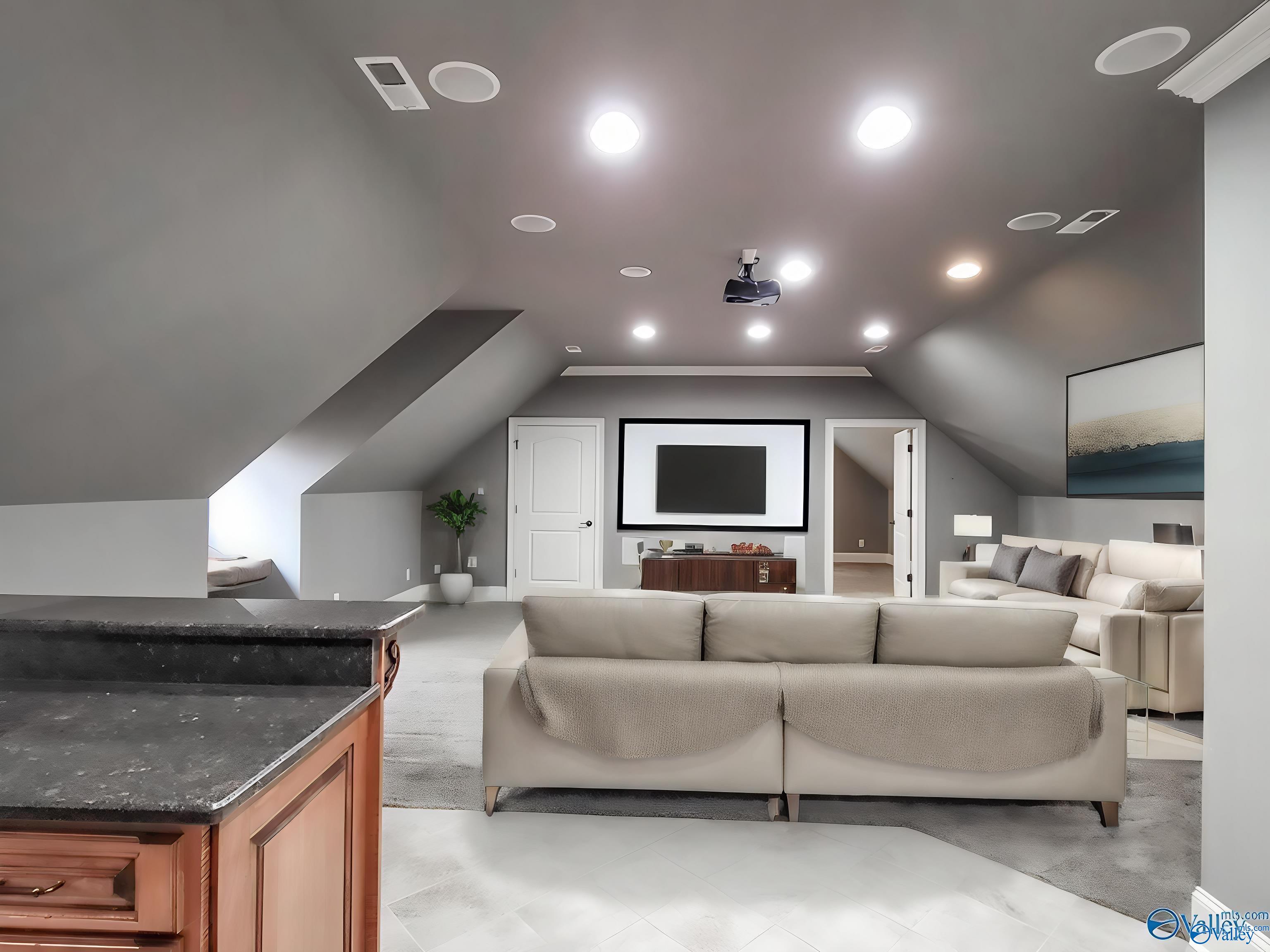 Huntsville, Alabama 35802, United States, 4 Bedrooms Bedrooms, ,4 BathroomsBathrooms,Residential,Active,67581