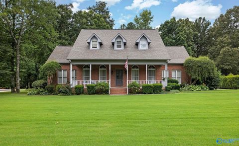 Homes For Sale - 1350 Pennington Court<br/> Hartselle, AL 35640