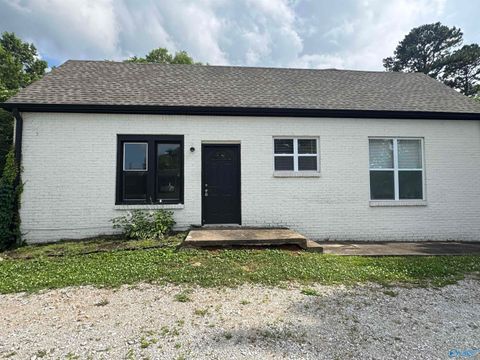 Apartment For Rent - 1114 Oakwood Avenue #A<br/> Huntsville, AL 35811