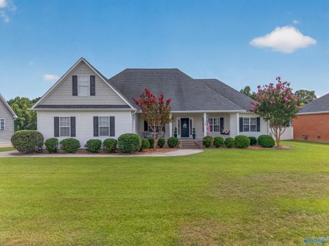 Homes For Sale - 125 Berkshire Lane<br/> Albertville, AL 35950