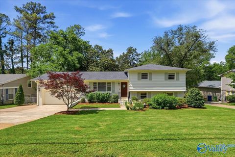 Homes For Sale - 2806 Briarwood Drive<br/> Huntsville, AL 35801