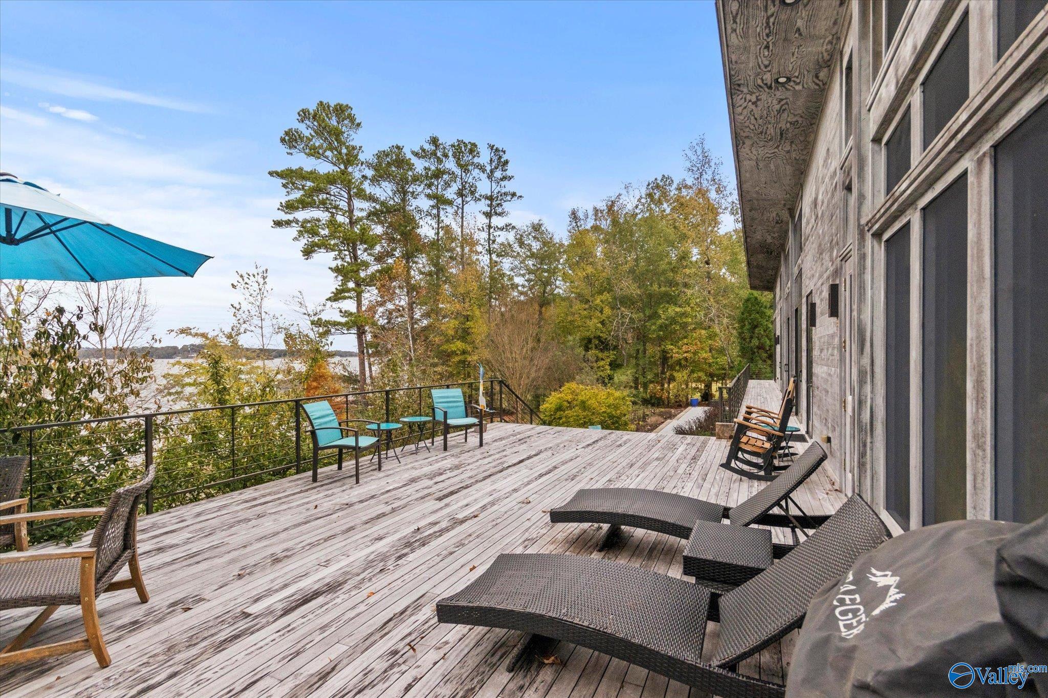 3156 Lakeshore Drive