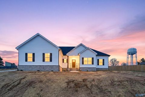 Homes For Sale - 206 Rustic Trace<br/> Grant, AL 35747