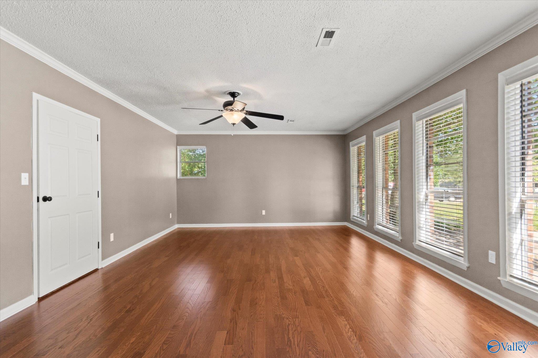 1105 Oakwood Street, Hartselle, Alabama image 4