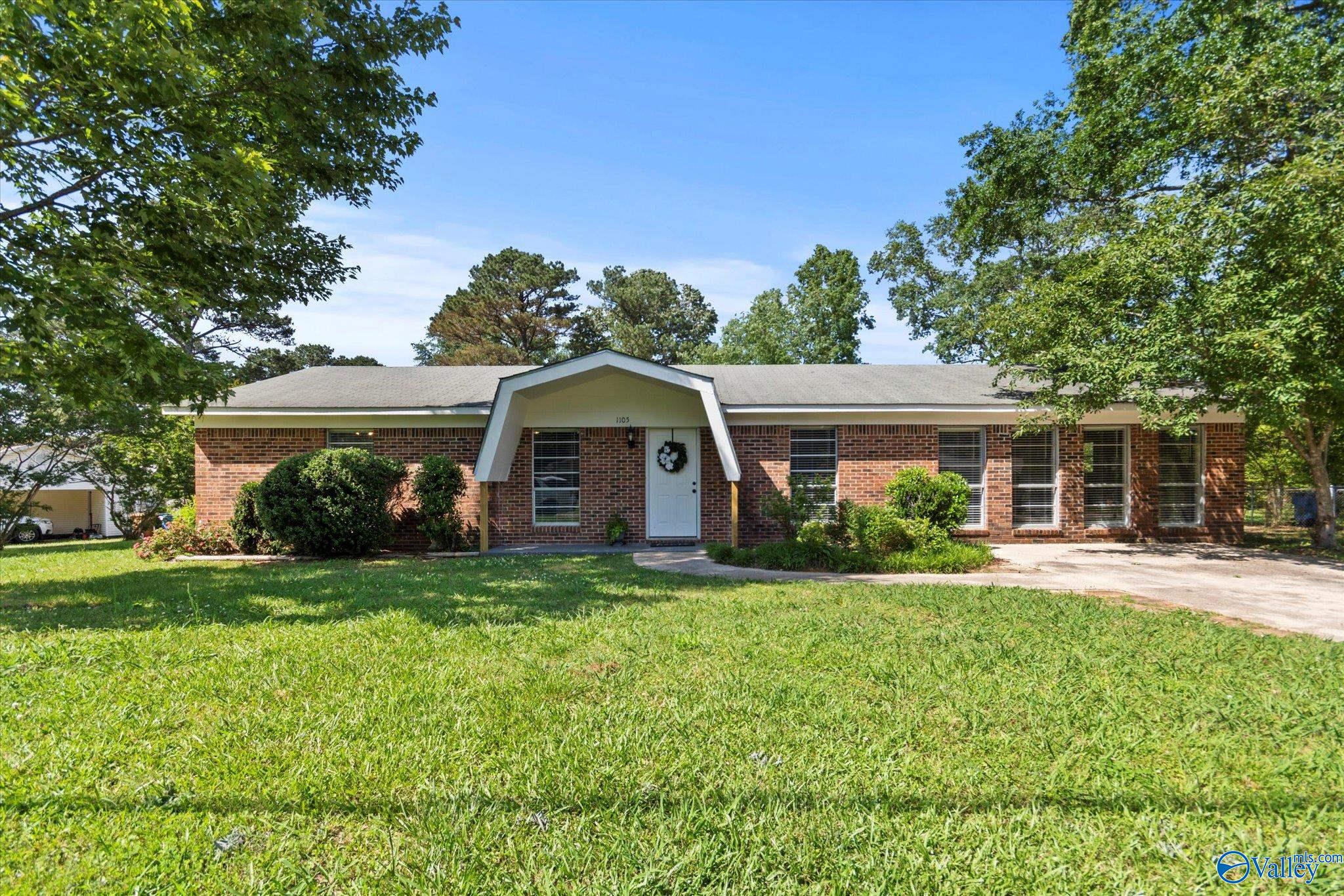 1105 Oakwood Street, Hartselle, Alabama image 1