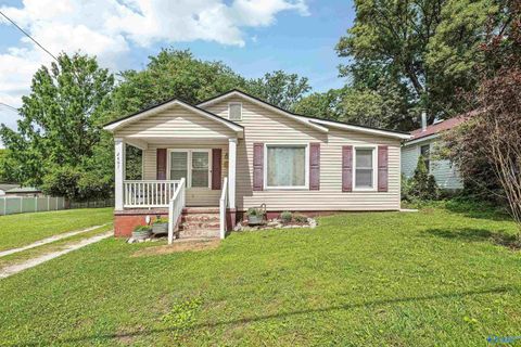 Photo of 2407 Kildare Street NW, Huntsville, AL 35811 (MLS # 21919518)