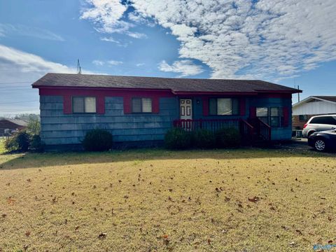 Photo of 611 Clearview Street SW, Decatur, AL 35601 (MLS # 21905533)