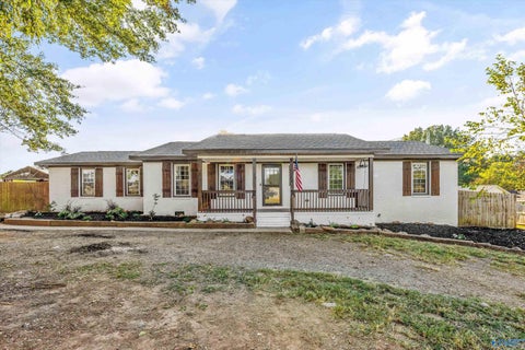 Homes For Sale - 17359 Jones Road<br/> Athens, AL 35613